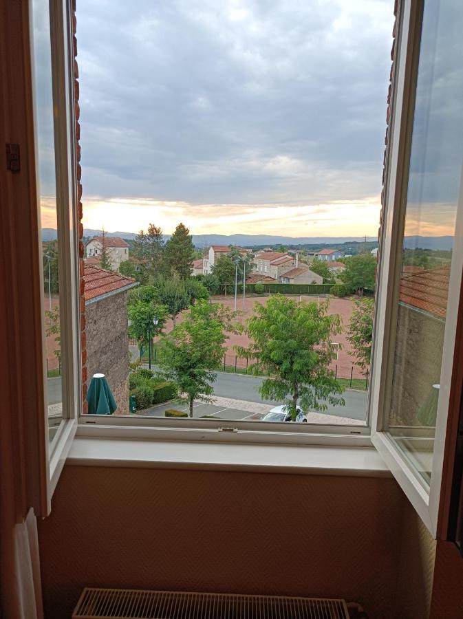 Les Pierres Folles Bed & Breakfast Rozier-en-Donzy Exterior photo