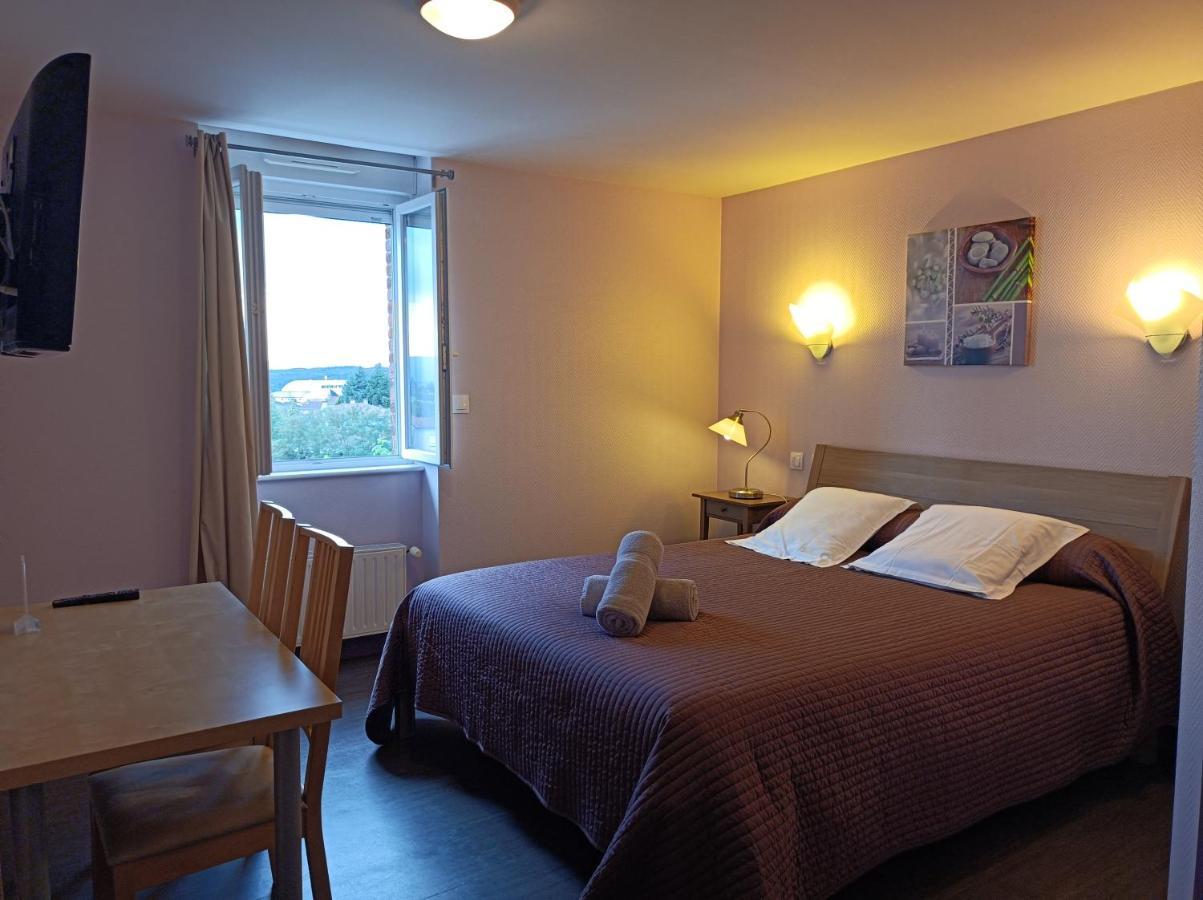 Les Pierres Folles Bed & Breakfast Rozier-en-Donzy Exterior photo